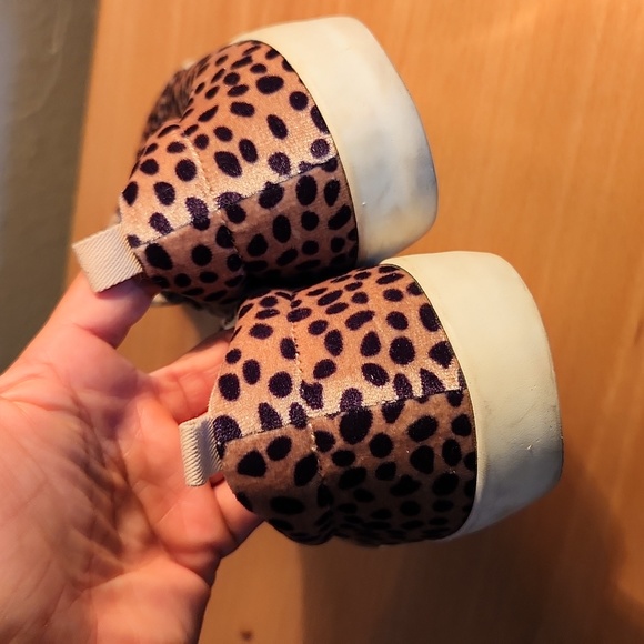 Gap Leopard Print Slip On Sneakers- size 8 - Picture 5 of 7